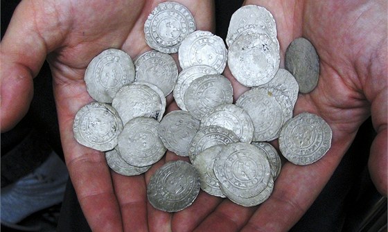 výcai nali staré mince, v Gruzii se radují z jiného pokladu - starého medu. Ilustraní foto