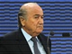 NEBER PLATKY, NEBER PLATKY...Prezident FIFA Sepp Blatter el obvinn z asti v korupnm skandlu.