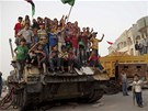 Dti z Misuráty na rozstíleném tanku (22. kvtna 2011)