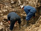 Exhumace obtí masakru u Srebrenice v roce 1996