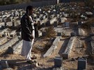 Hbitov v Misurát je plný nových náhrobk (25. kvtna 2011)