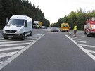 Na silnici I/38 u sjezdu z dálnice D1 na Jihlavsku se v pondlí odpoledne srazila motorka s dodávkou. Jeden lovk na míst zemel.