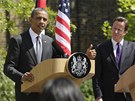 Barack Obama s britským premiérem Davidem Cameronem na spolené konferenci