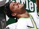 Fabio Fognini je oetován bhem osmifinálového duelu Roland Garros proti panlu Montaésovi