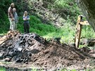 Kriminalisté zahájili przkum lokality U Viaduktu v Dobronín, kde by se ml nacházet druhý hromadný hrob spojený s pováleným násilím v obci