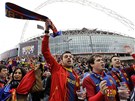 KDO JE TU VLASTN DOMA? Fanouci Barcelony se vypravili do Londýna na finále Ligy mistr proti Manchesteru United ve velkém potu.