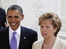 Barack Obama s irskou prezidentkou Mary McAleeseovou. V pozdjí Michelle Obamová (23. kvtna 2011)