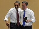 Barack Obama si v ter udlal as i na stoln tenis s Davidem Cameronem (24. kvtna 2011)