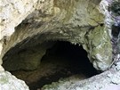 Tady zaíná prchod na dno propasti pod Malým pírodním mostem s labyrintem Zelských jeskyní.