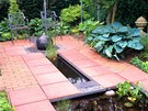 Vodní plocha zahradu vdycky oiví. Ilustraní foto