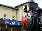 Historická parní lokomotiva Matj na vlakovém nádraí v Kromíi.