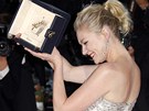 Cannes 2011 - Kirsten Dunstová s cenou za film Melancholia