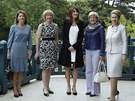 Maria Barroso, Laureen Harperová, Carla Bruniová, Geertrui Van Rompuy a Svtlana Medvedvová na summitu G8