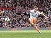 TO BUDE GL. Charlie Adam z Blackpoolu prv stl gl.