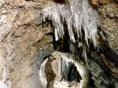 Jan Albrecht v jedné z jeskyní na Slovensku.