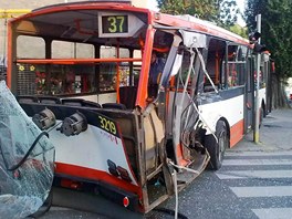 23. kvtna 2011 v 19:17 se na kiovatce ulic Provaznkova a Lesnick v Brn srazila tramvaj linky slo 9 s trolejbusem linky slo 37.