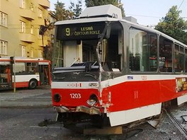 23. kvtna 2011 v 19:17 se na kiovatce ulic Provaznkova a Lesnick v Brn srazila tramvaj linky slo 9 s trolejbusem linky slo 37.