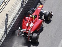 Jezdec Ferrari Felipe Massa havaroval pi Velké cen Monaka. 