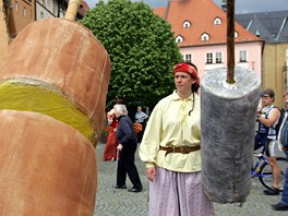 Mstsk oslavy v Chebu, 950 let od prvn psemn zmnky. Pobje lid Divadla Studna.