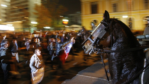 Demonstrace proti stavb vodního díla v chilské metropoli Santiagu (20. kvtna 2011)