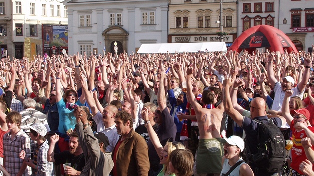 Plzetí podporují fotbalisty z námstí Republiky