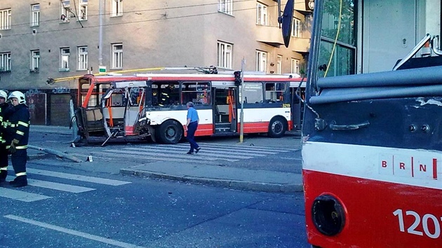 23. kvtna 2011 v 19:17 se na kiovatce ulic Provazníkova a Lesnická v Brn srazila tramvaj linky íslo 9 s trolejbusem linky íslo 37.