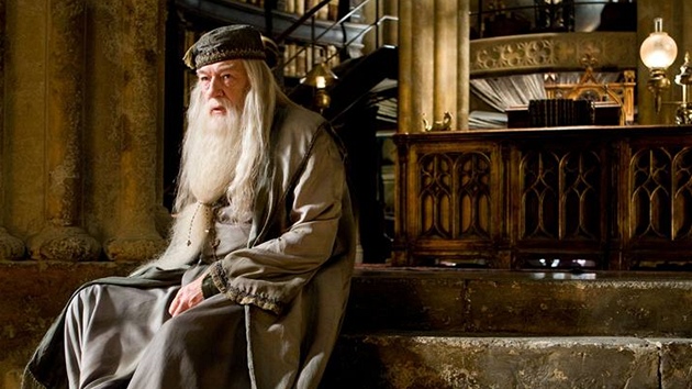 Michael Gambon jako Brumbál ve filmu Harry Potter a Princ dvojí krve (2009)