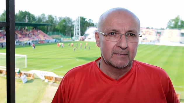 ZPÁTKY NA MÍST INU. Bývalý éf píbramského klubu Jaroslav Starka po dlouhé nemoci znovu sledoval utkání svého týmu z balkonu na stadionu.