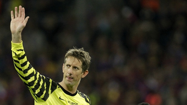 SMUTNÝ KONEC. Gólman Manchesteru Edwin van der Sar se louí s fanouky, prohrané finále Ligy mistr bylo jeho posledním zápasem v kariée.