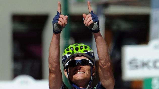 ¨PRO XAVIHO. Bělorus Vasilij Kirijenka věnoval triumf v 20. etapě Gira zesnulému kolegovi z týmu.