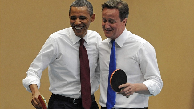 Barack Obama si v úterý udlal as i na stolní tenis s Davidem Cameronem (24. kvtna 2011)