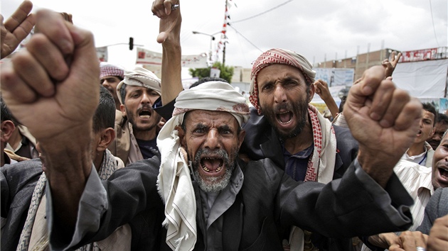 Protivládní demonstranti v San'á (26. kvtna 2011)