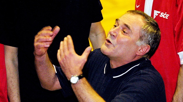 Basketbalový trenér Zdenk Hummel