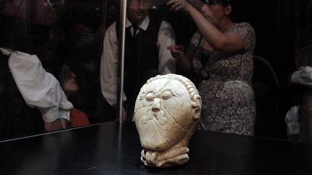 Vzácná opuková hlava Kelta, na den vystavená v Novém Strašecí na Rakovnicku, vzbudila velký zájem