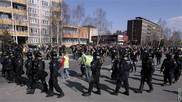 Demonstrace neonacist� v P�erov� (4. dubna 2009)