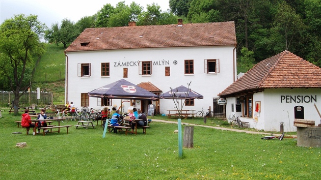 Občerstvovna U Lojzičky se nachází v penzionu Zámecký mlýn v Lomnici u Tišnova. 