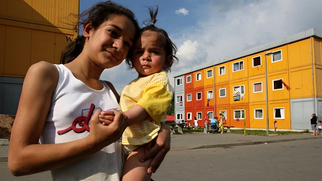 Romm, kteí ijí v kontejnerových domech na okraji Vsetína, hrozí kvli dluhm na nájemném vysthování.