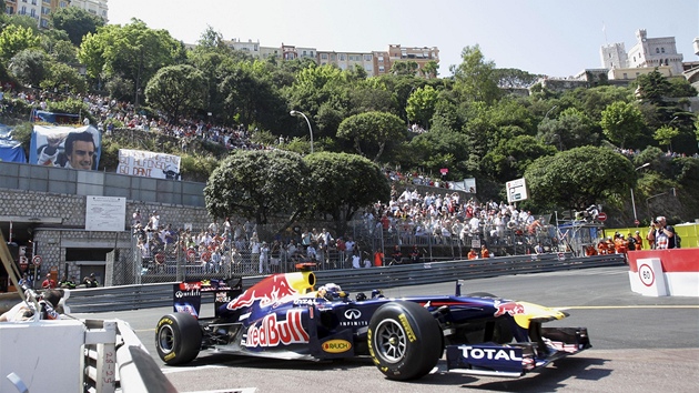 Sebastian Vettel s Red Bullem pi tréninku na Velkou cenu Monaka. 