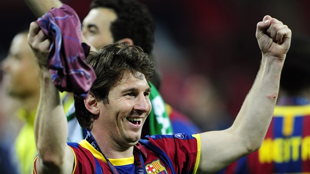 Lionel Messi z Barcelony se raduje z triumfu v Lize mistr.