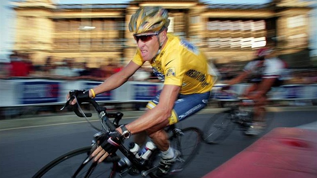 Lance Armstrong v Praze 2004