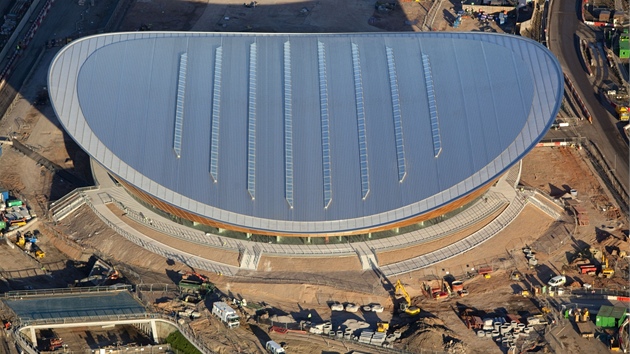 Olympijský velodrom v Londýn�. Autorem je studio Michaela Hopkinse, kterému radil známý cyklistický závodník Chris Hoy.