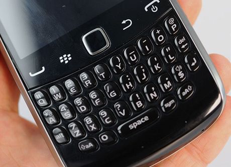 Pomocí telefon BlackBerry se údajn domlouvají londýntí rabiáti