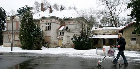 Sochorova vila stála vedle supermarketu ve Dvoe Králové nad Labem