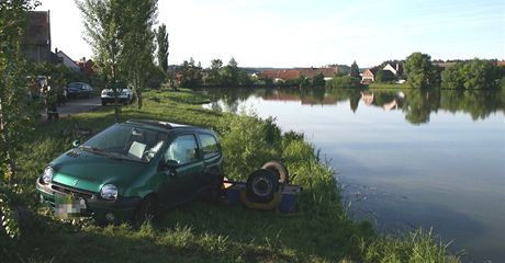 Nehoda renaultu u Kuní (30. kvtna 2011)