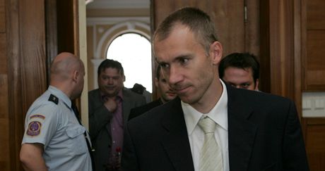 Branká Petr Drobisz u olomouckého soudu, který projednává pípad údajné korupce.