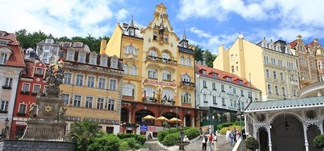 Na míst bývalého lázeského domu Pukin je dnes v Karlových Varech hotel Romance.