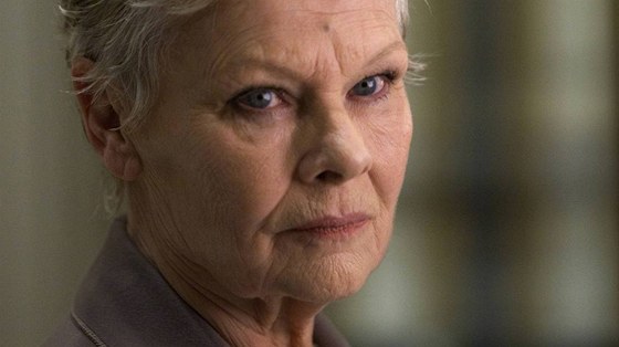 Hereka Judi Dench ve film bondovce Quantum of Solace.