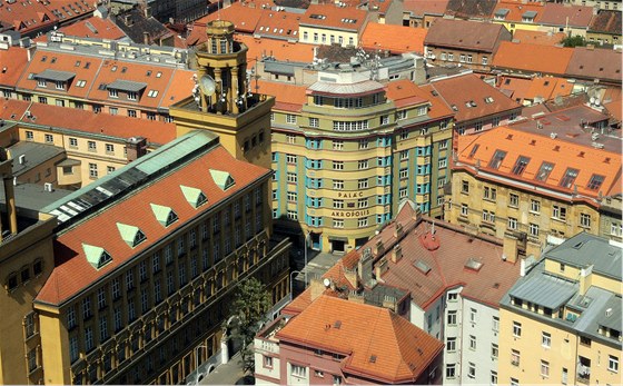 Pohled na praský ikov z televizního vysílae.