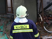 Rozsáhlý požár novostavby rodinného domu v Halenkovicích. (29. května 2011)