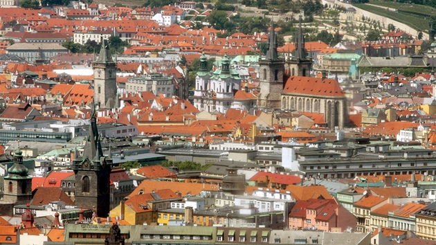 Výhled z televizního vysíla�e na pra�ském �i�kov� - Starom�stské nám�stí
